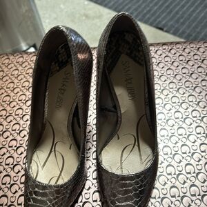 Great fit bronze heel never worn